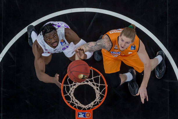 受到足球的 受到足球的